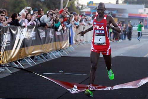 Mark Korir ficou com a vitória entre os homens / Foto: Cesar Brustolin/SMCS